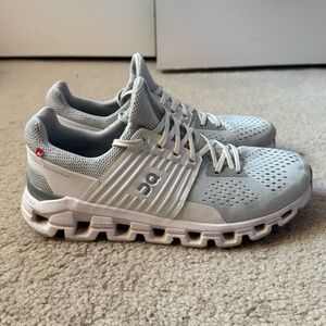 On Cloud Cloudswift 2 in Gray/White size 9